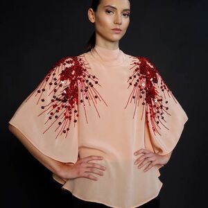 T-020 PSOPHÍA

BATWING SLEEVE TOP